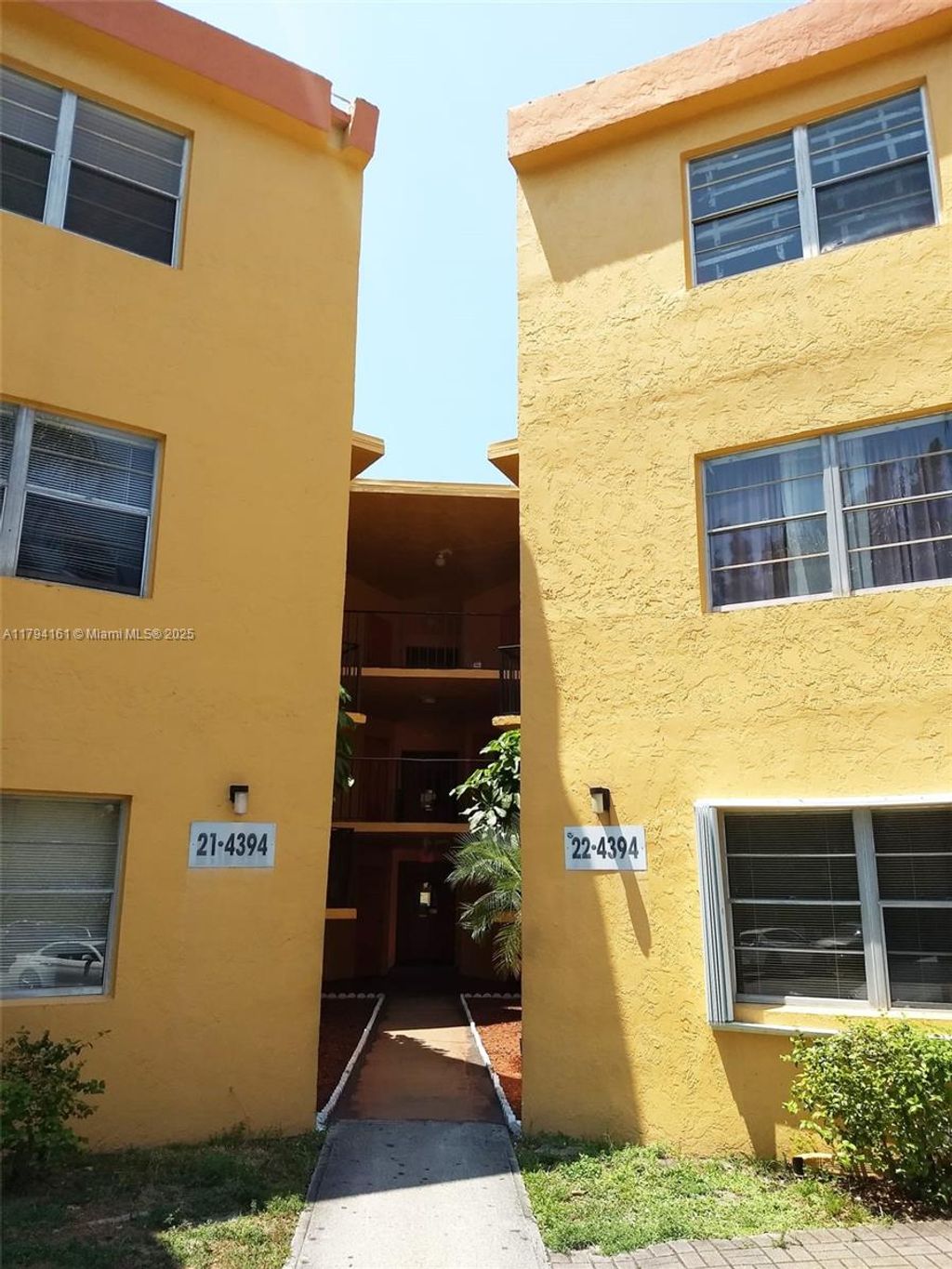 Photo of 4394 NW 9th Ave #22-3C, Deerfield Beach, FL 33064 (MLS # A11794161)