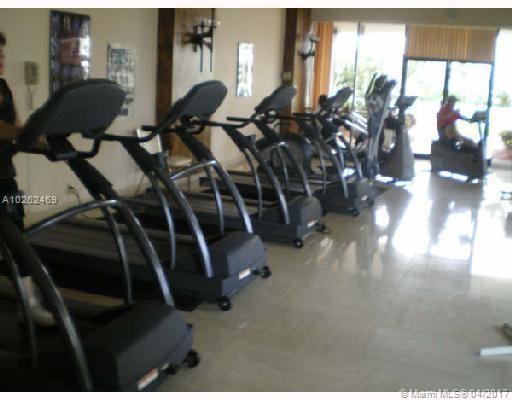 very big apartment in the heart of HALLANDALE , Olympus is a classic condo and has beautiful amenities