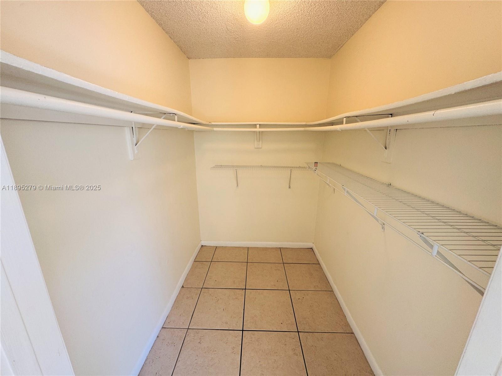 PRESIDENTIAL GOLFVIEW - Residential