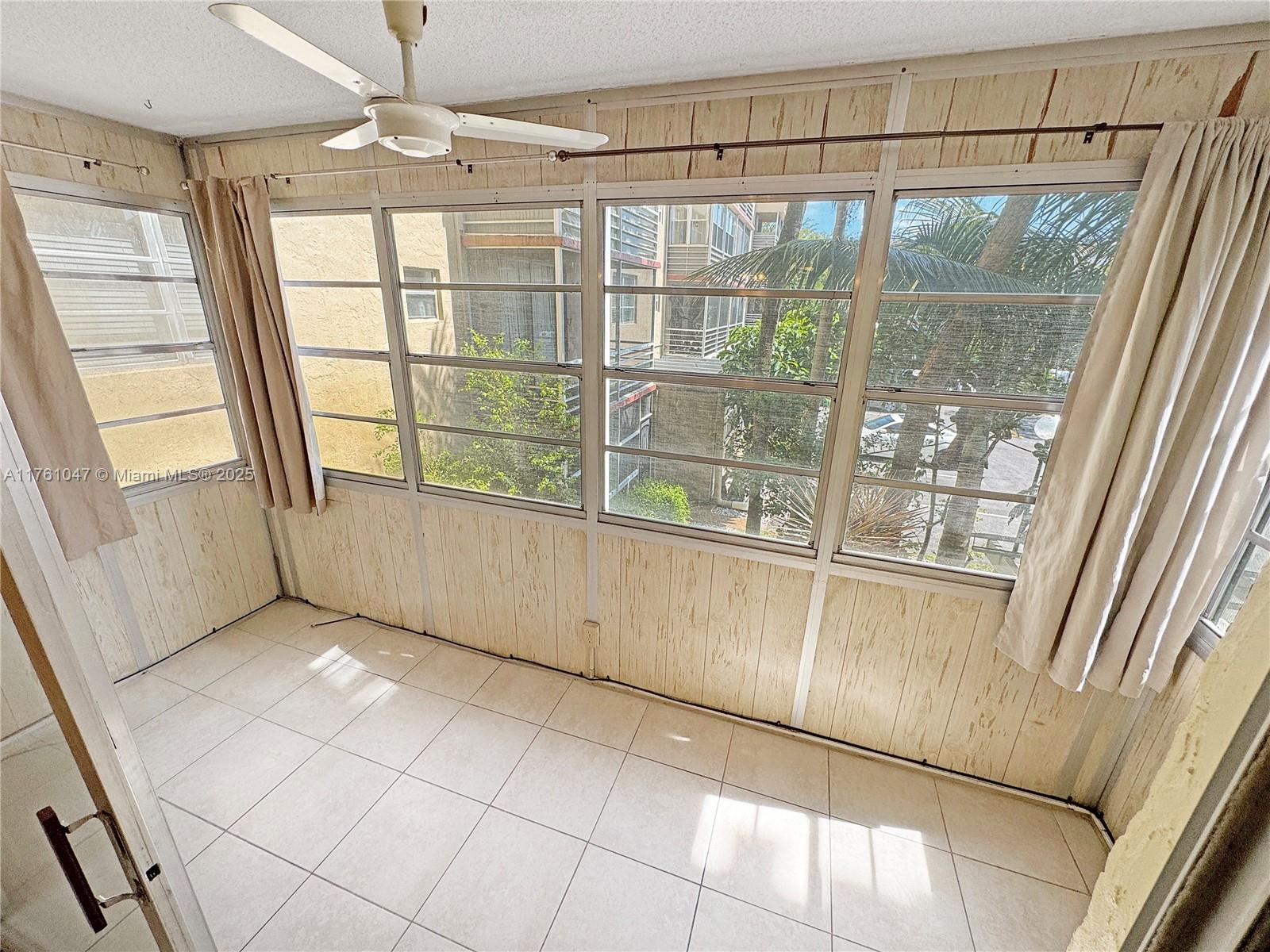 POLYNESIAN GARDENS CONDOM - Residential