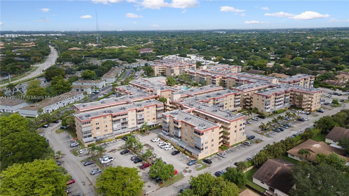 POLYNESIAN GARDENS CONDOM - Residential