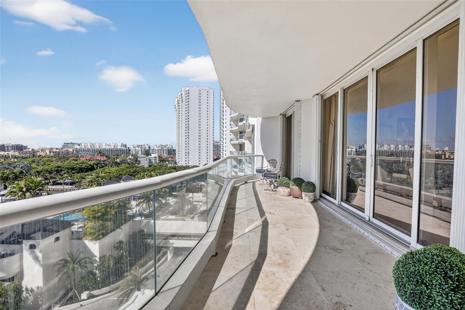 7000 Island Blvd 903