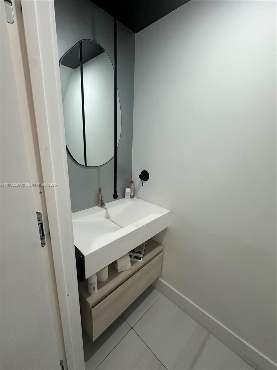 WEST LAKE VILLAGE PLAT - Residential Lease