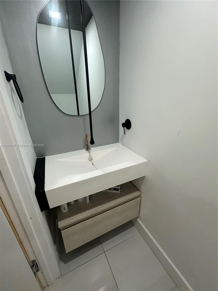 WEST LAKE VILLAGE PLAT - Residential Lease