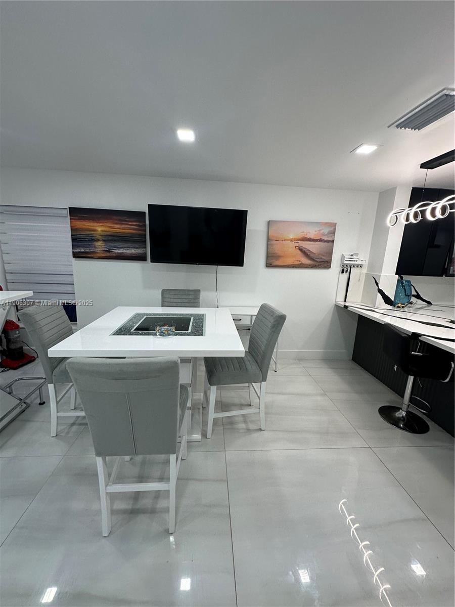 WEST LAKE VILLAGE PLAT - Residential Lease