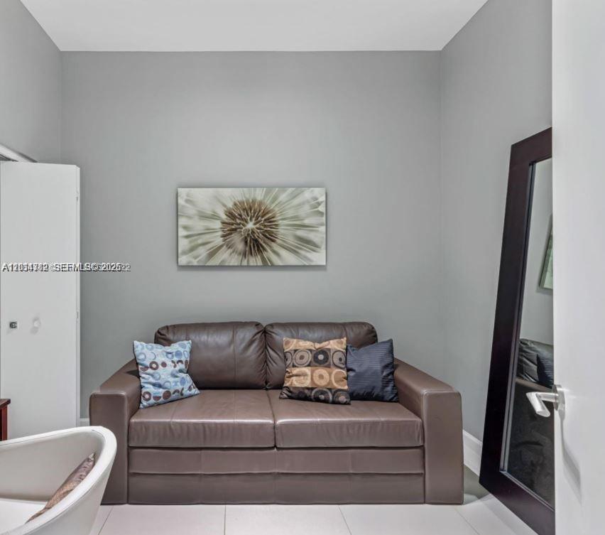ELOQUENCE ON THE BAY COND - Residential Lease
