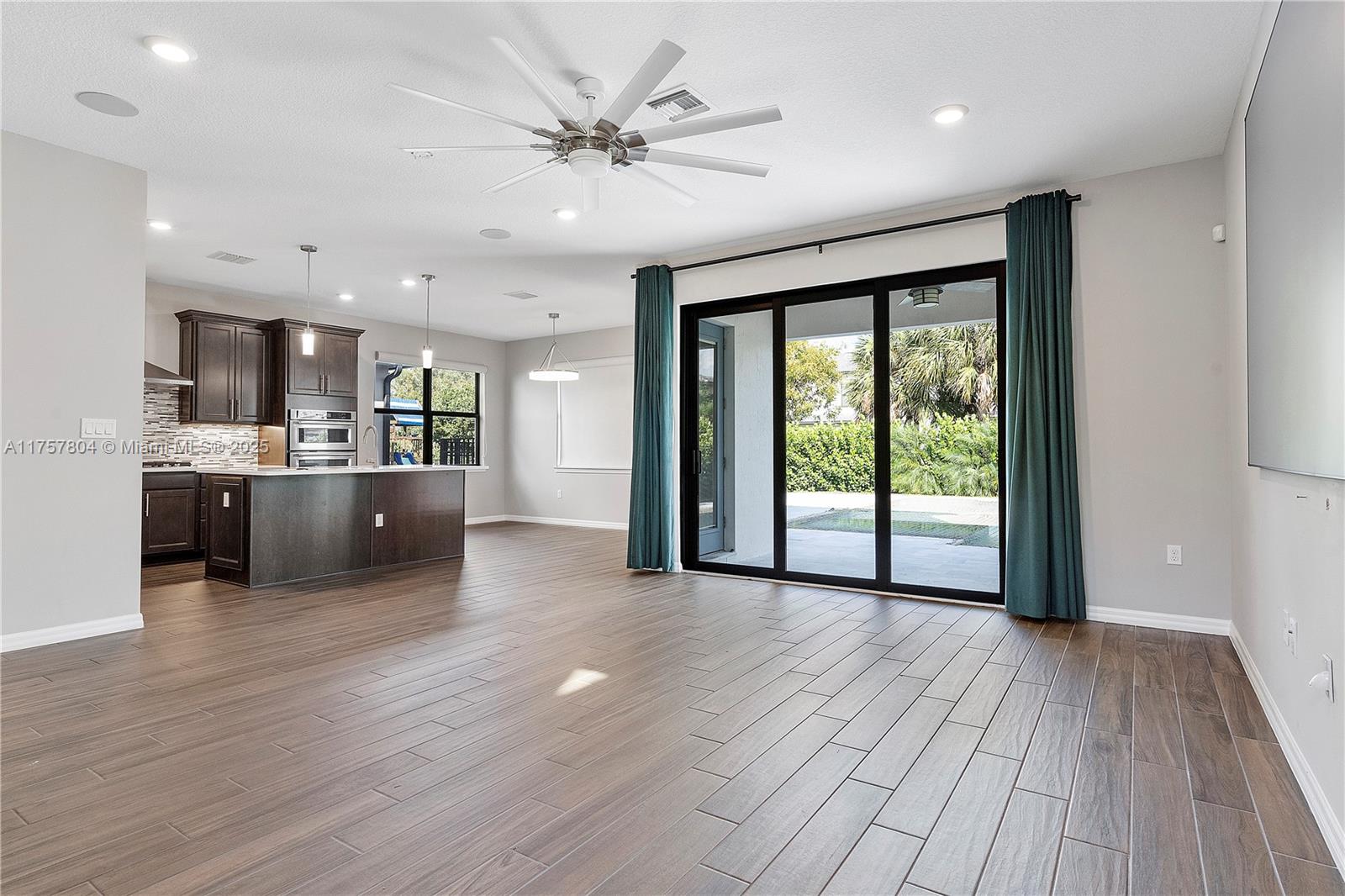 OAK TREE - Residential
