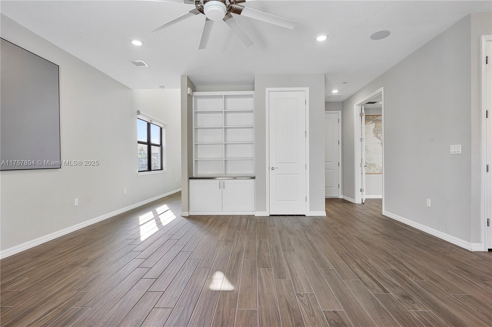 OAK TREE - Residential