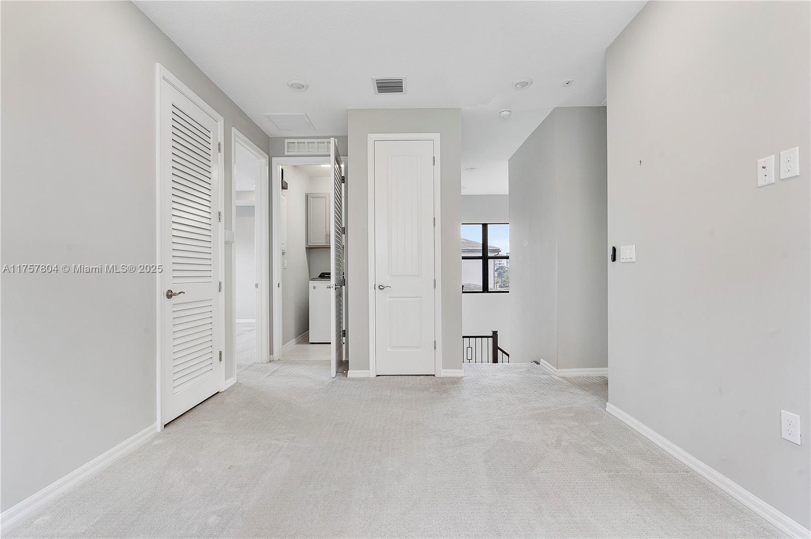 OAK TREE - Residential