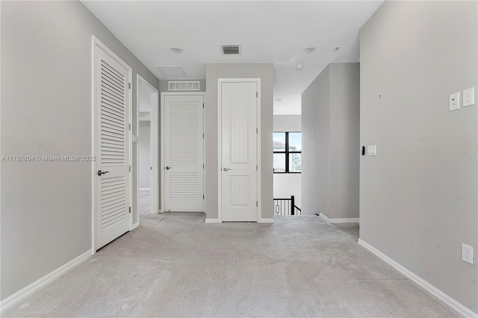 OAK TREE - Residential