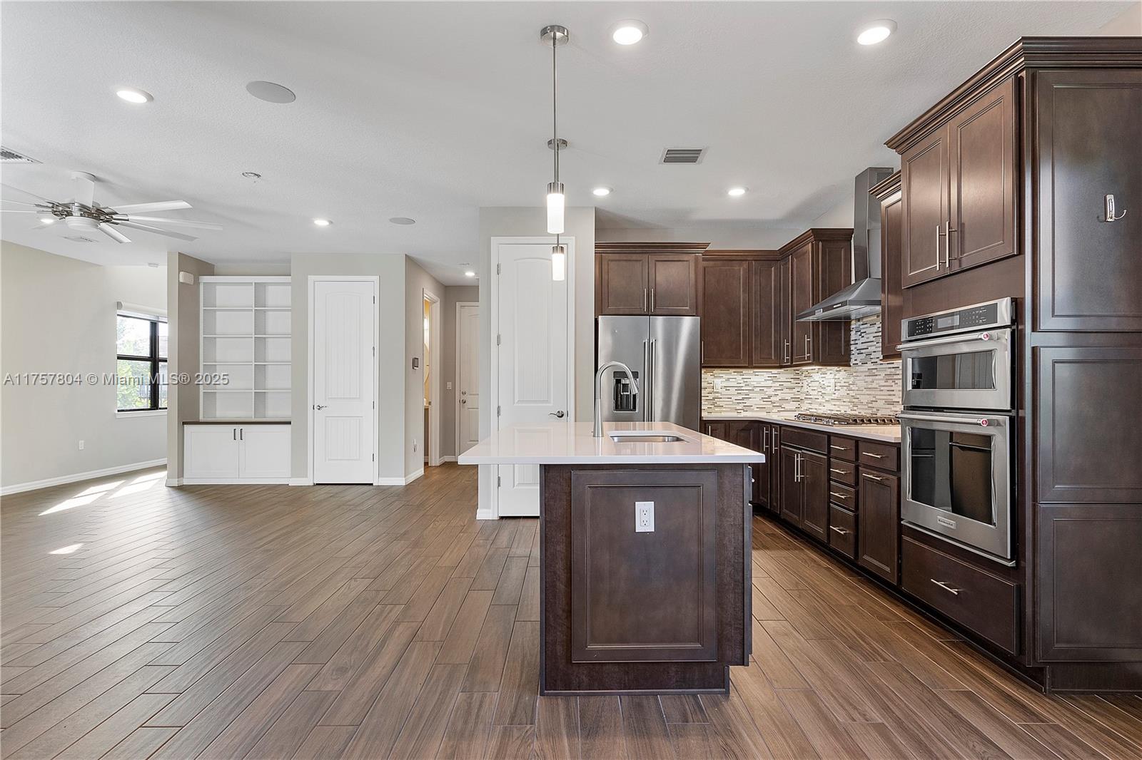 OAK TREE - Residential