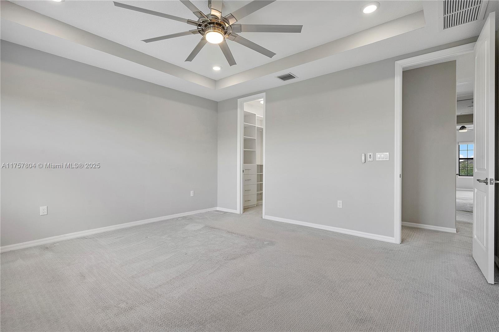 OAK TREE - Residential