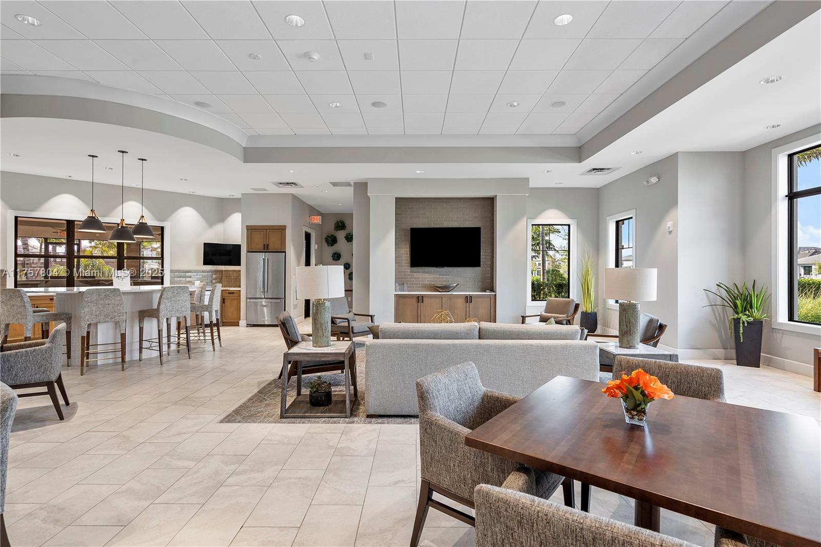 OAK TREE - Residential