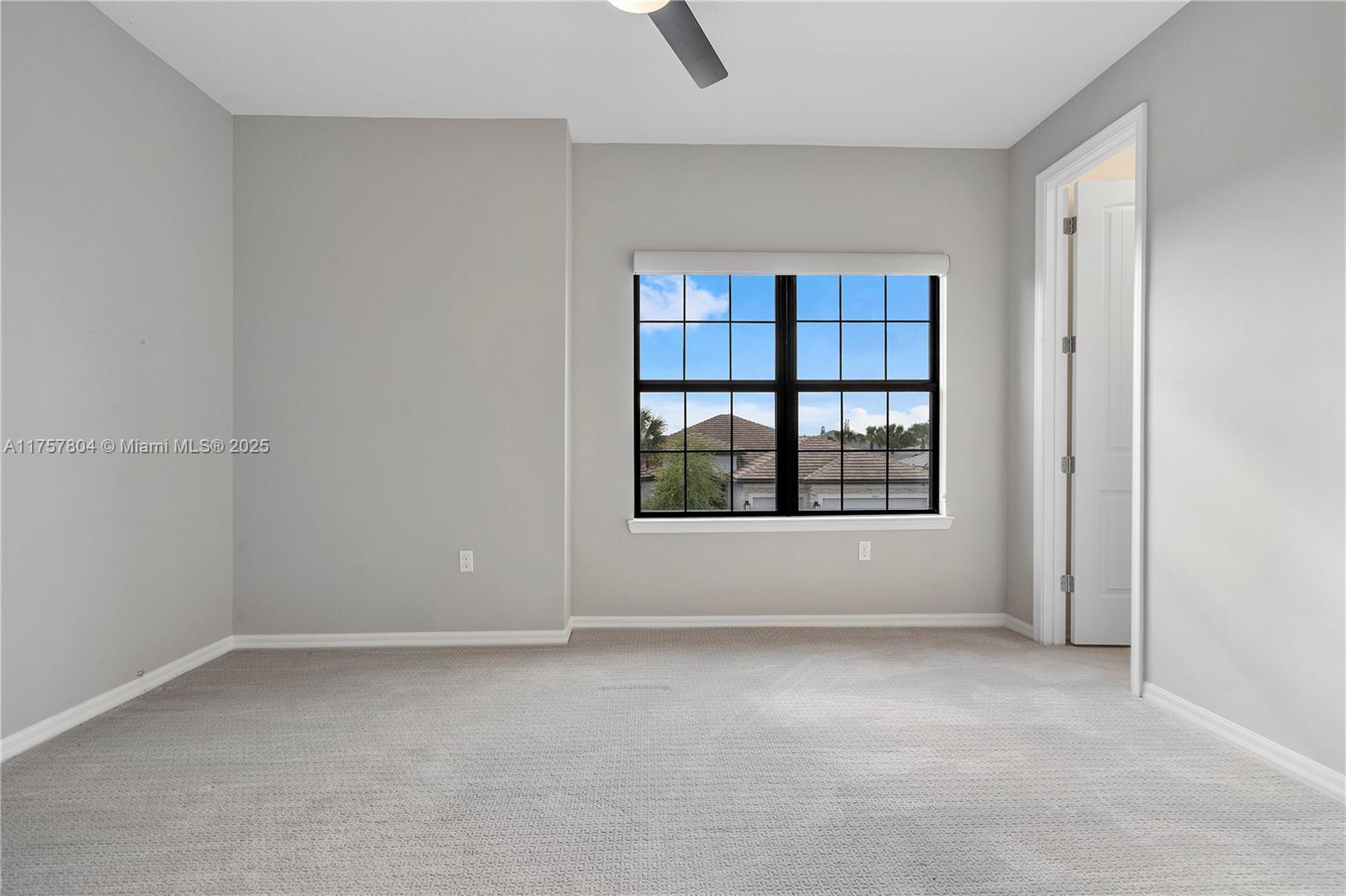 OAK TREE - Residential