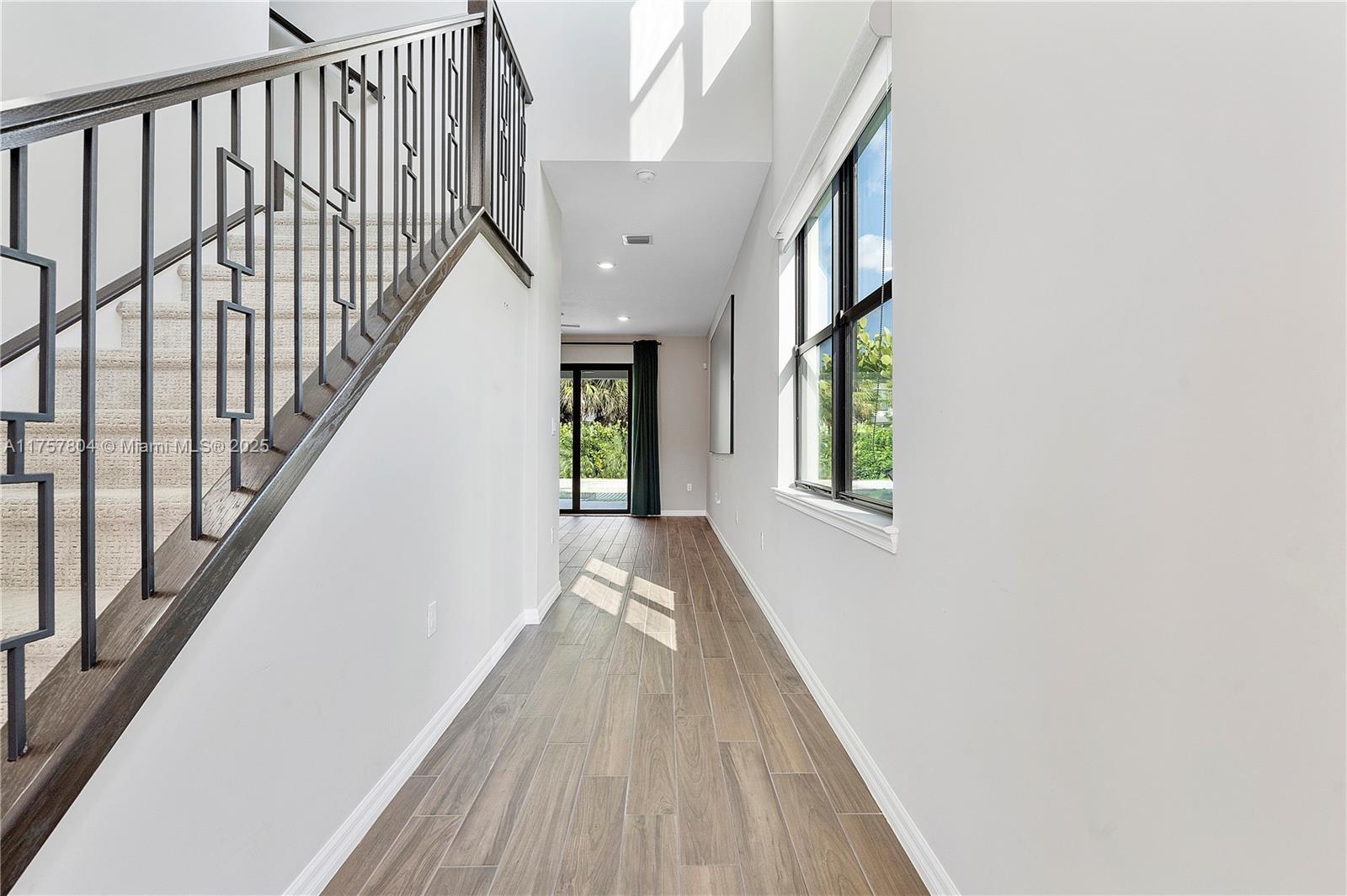 OAK TREE - Residential
