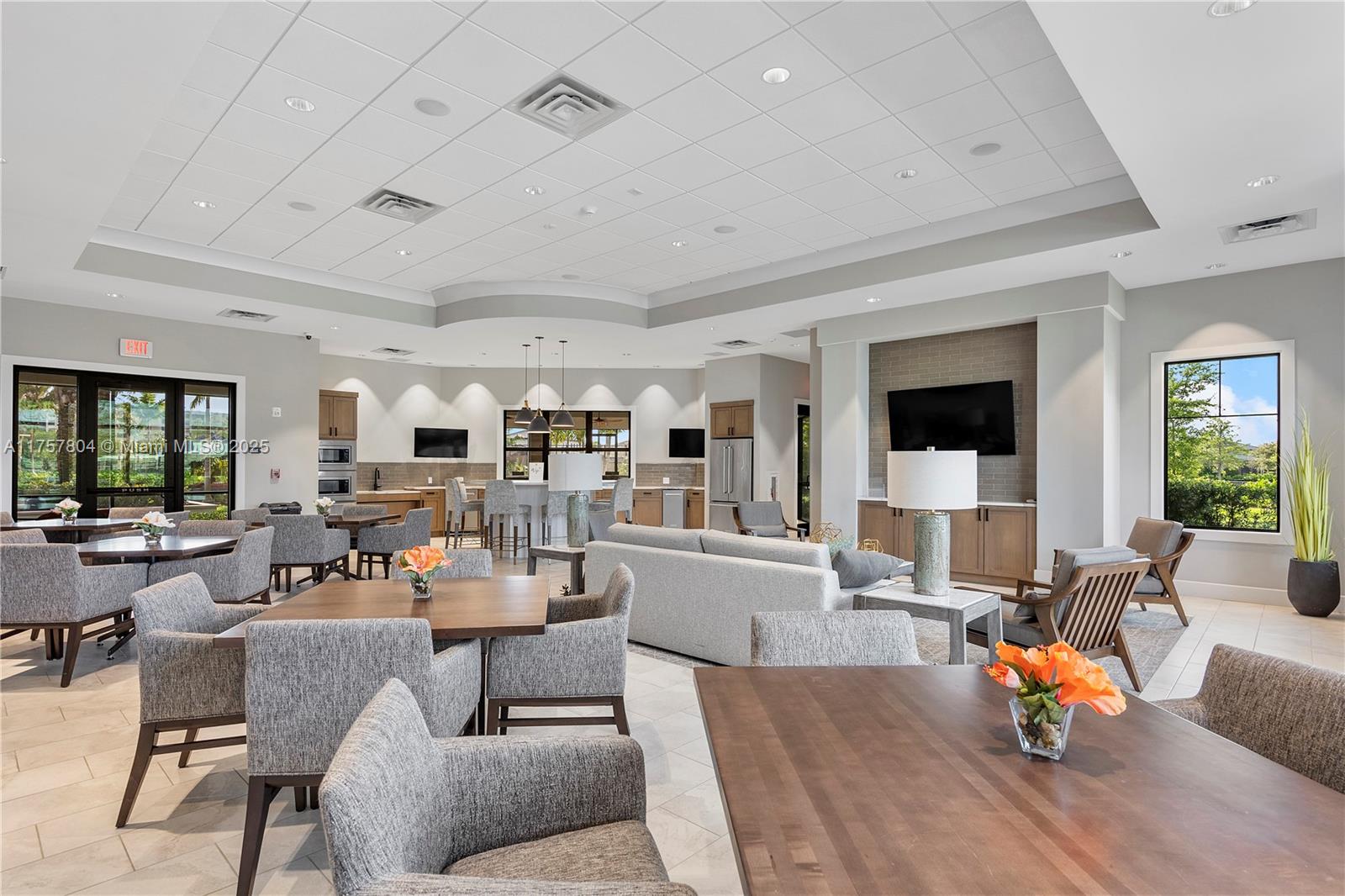 OAK TREE - Residential
