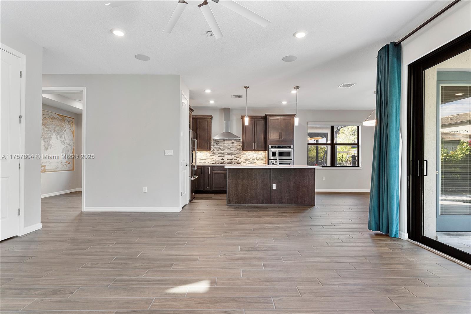 OAK TREE - Residential
