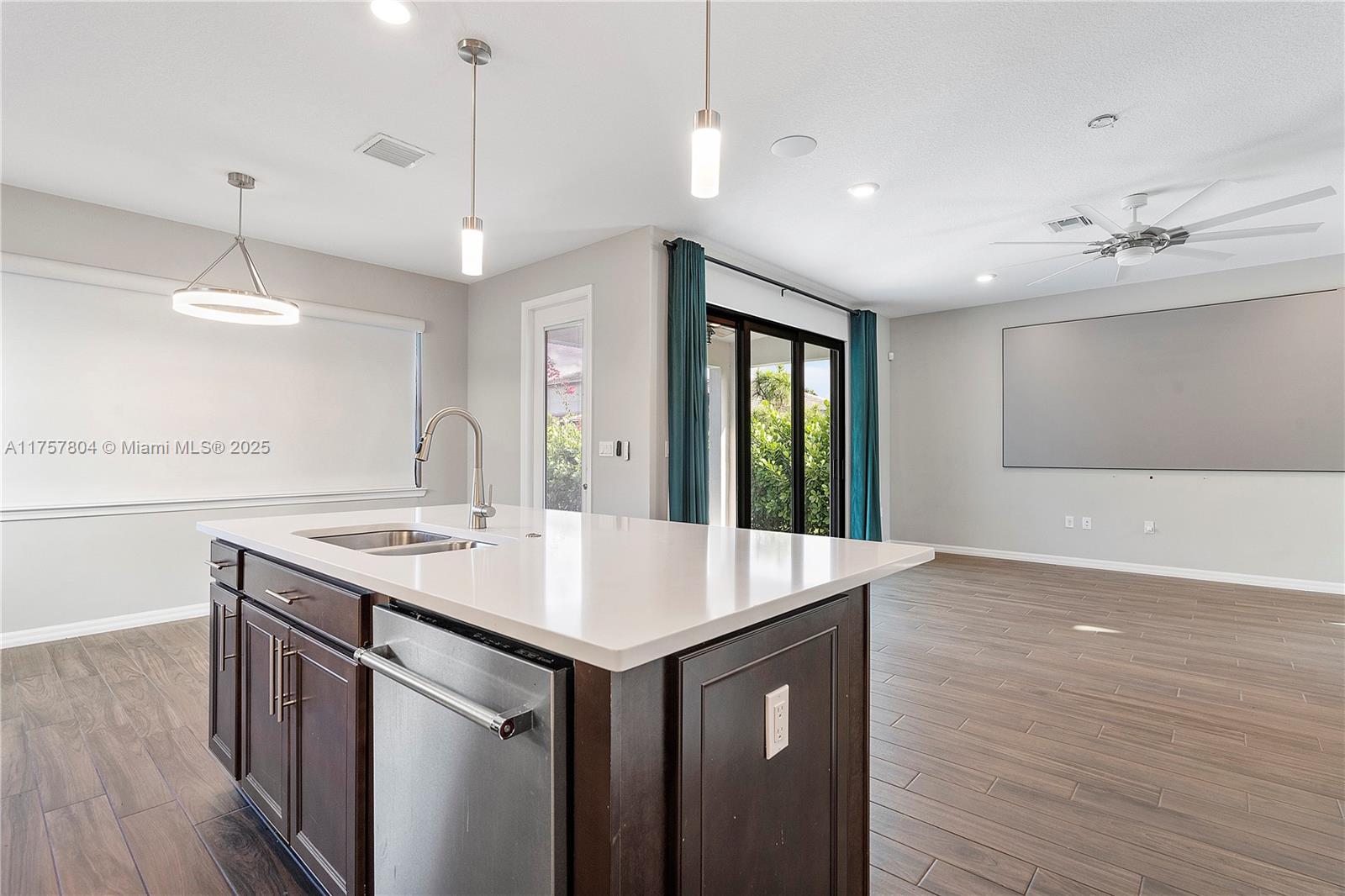OAK TREE - Residential