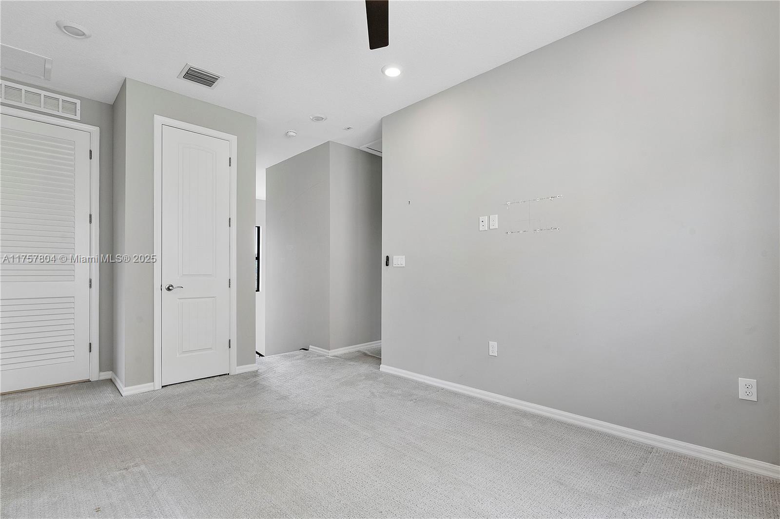 OAK TREE - Residential