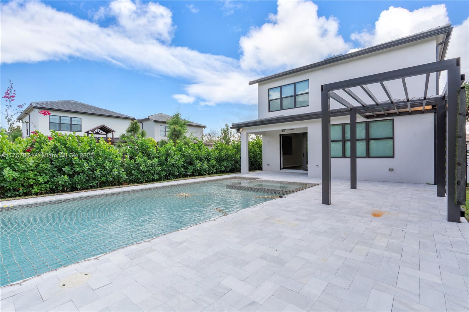 OAK TREE - Residential