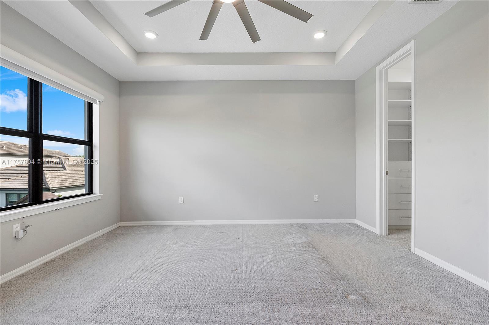 OAK TREE - Residential