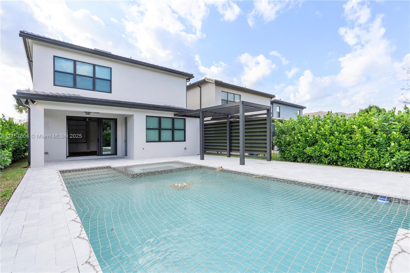 OAK TREE - Residential