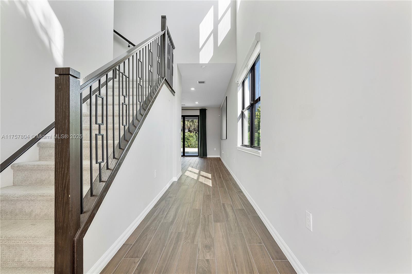OAK TREE - Residential