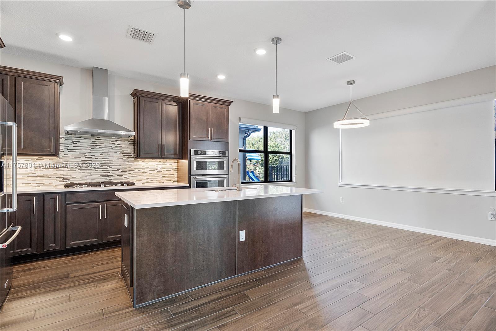OAK TREE - Residential