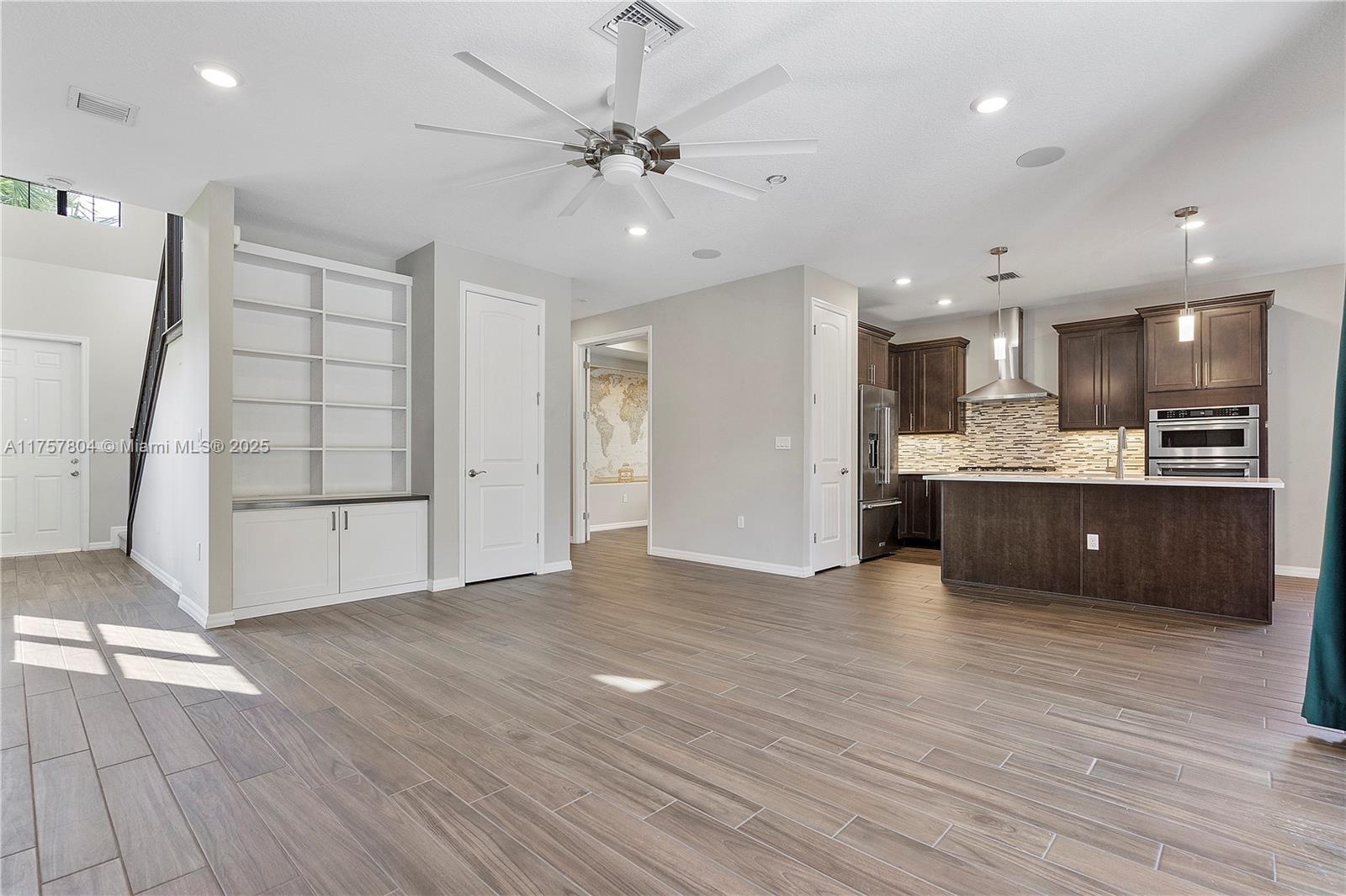 OAK TREE - Residential