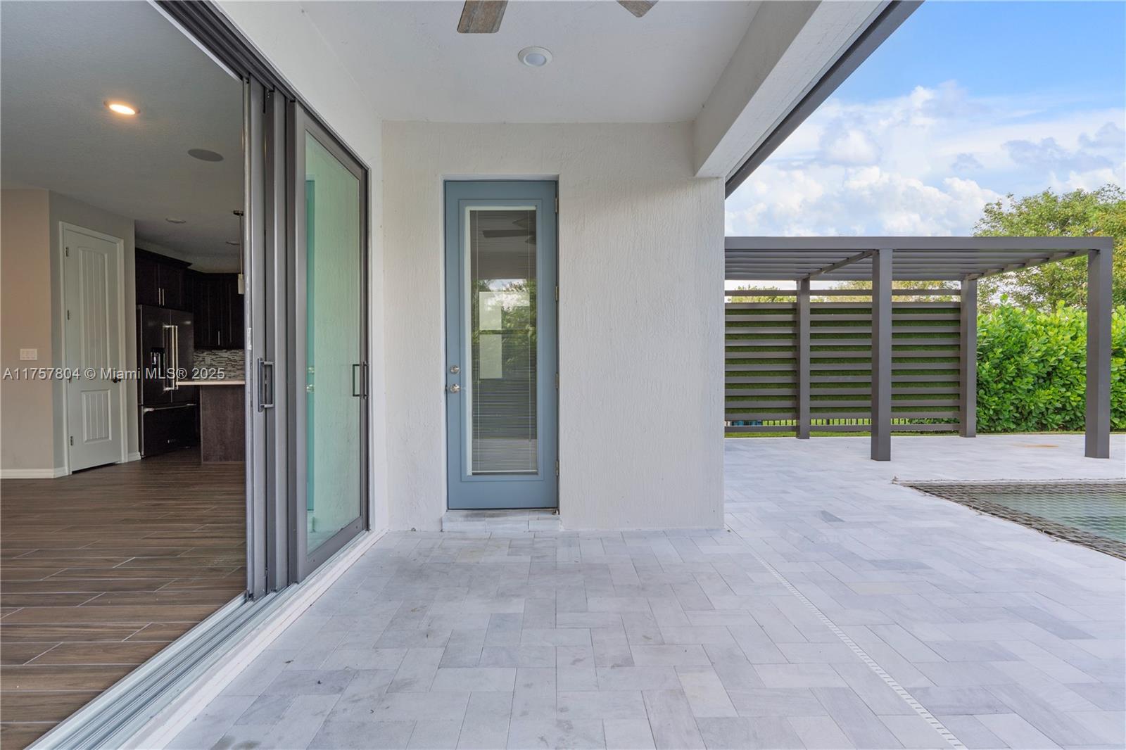OAK TREE - Residential