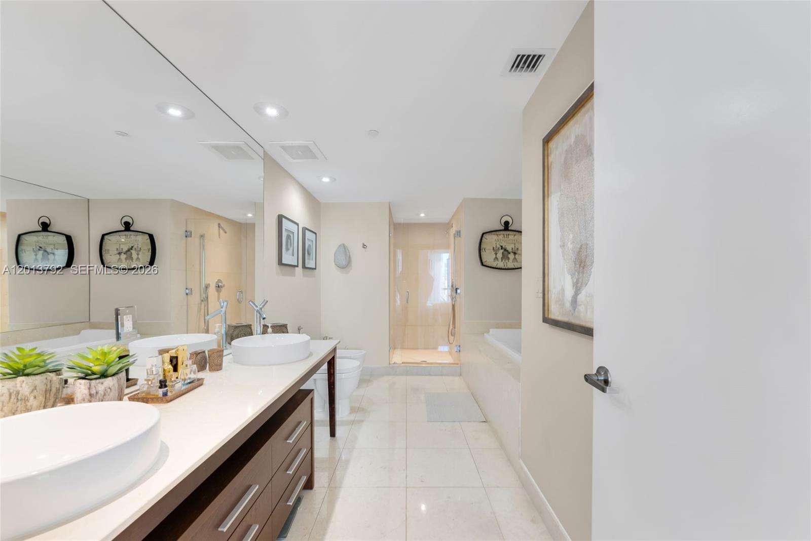ICONBRICKELL CONDO NO 1 - Residential Lease