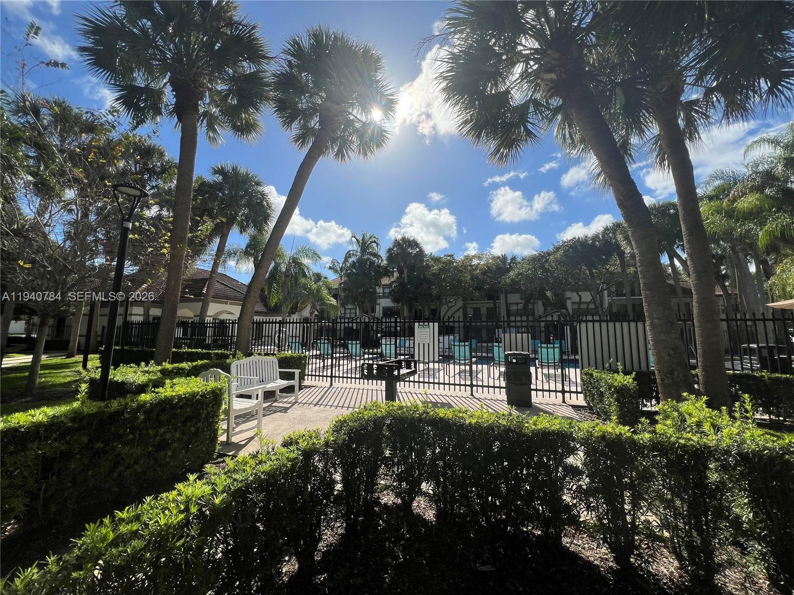 HOLLYWOOD PARC CONDOMINIU - Residential Lease