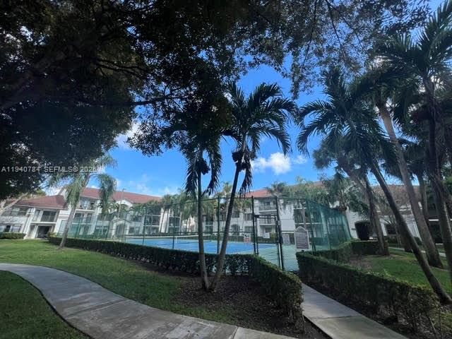 HOLLYWOOD PARC CONDOMINIU - Residential Lease