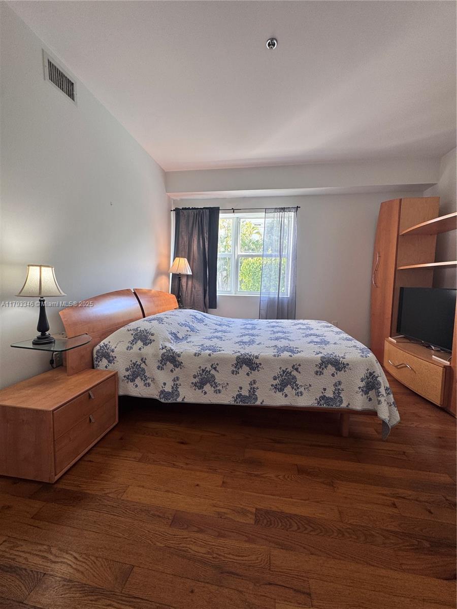 THE PRESIDENT CONDO - Residential