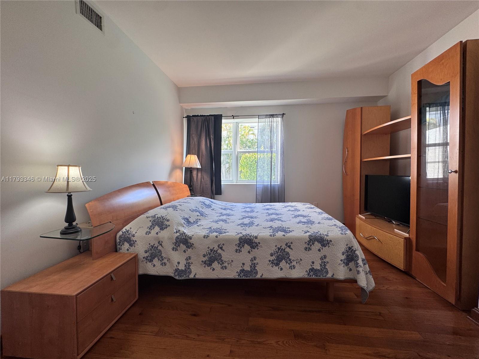 THE PRESIDENT CONDO - Residential