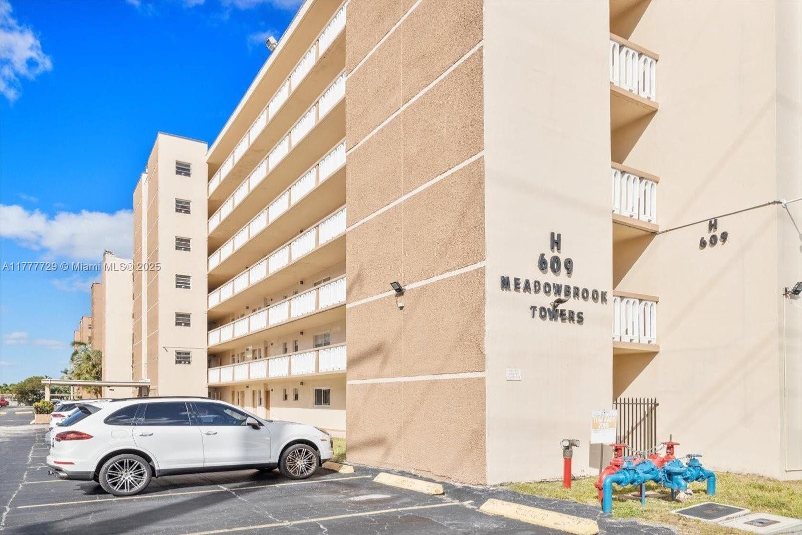 Rental Property at 609 Ne 14th Ave 105, Hallandale Beach, Broward County, Florida - Bedrooms: 1 
Bathrooms: 1  - $1,800 MO.