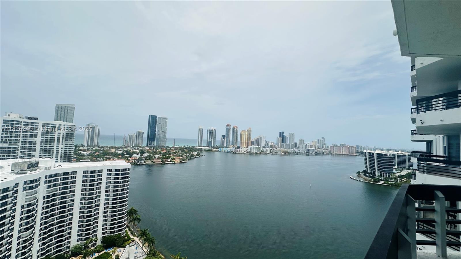 HUGE 2 bedrooms 2 bathrooms offering amazing intracoastal and ocean views from its 28th floor balcony! A must see apartment!
Mystic Pointe is a luxurious condo located in Aventura offering a range of luxurious amenities such as: club house, swimming pool, jacuzzi, Spa, health club, tennis and pickleball courts, children's playground, recreation room, bike storage, covered garage, marina, deck and walking paths, dog parks, restaurant, convenience store, salon, EV charging stations, valet parking, and so much more. Bring your Pet!