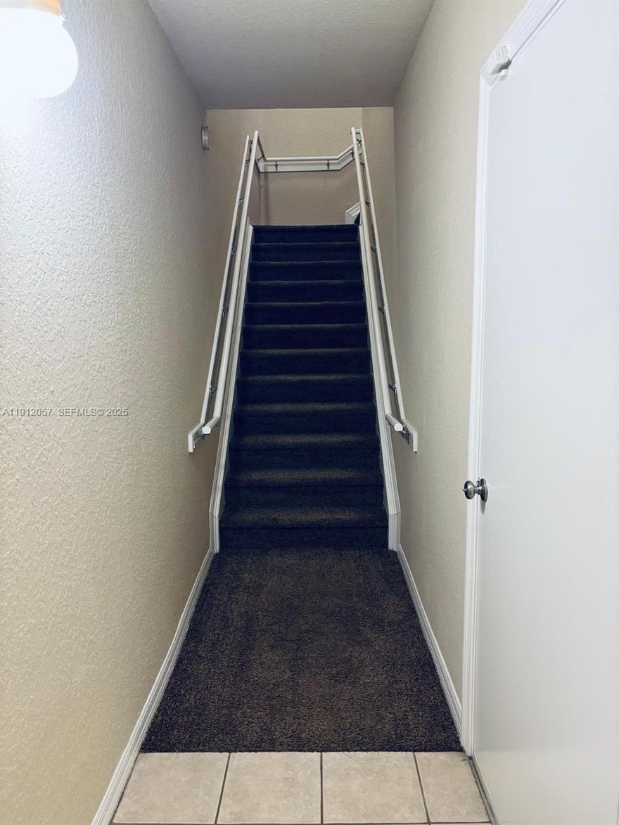 Spacious 3 bedroom / 2.1 bath townhouse located in the desirable Tuscany Condominium community. This ample unit has been freshly painted and offers an open floor plan with lots of natural light. Enjoy resort-style amenities including clubhouse, fitness center, pool, and more. Excellent community in a convenient location close to shopping, dining, and major highways. Water is paid by tenant
Priced to rent AS IS. A must-see property!