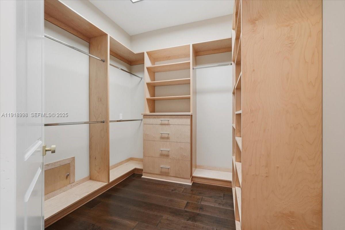 HARBOR VILLAGE - Residential