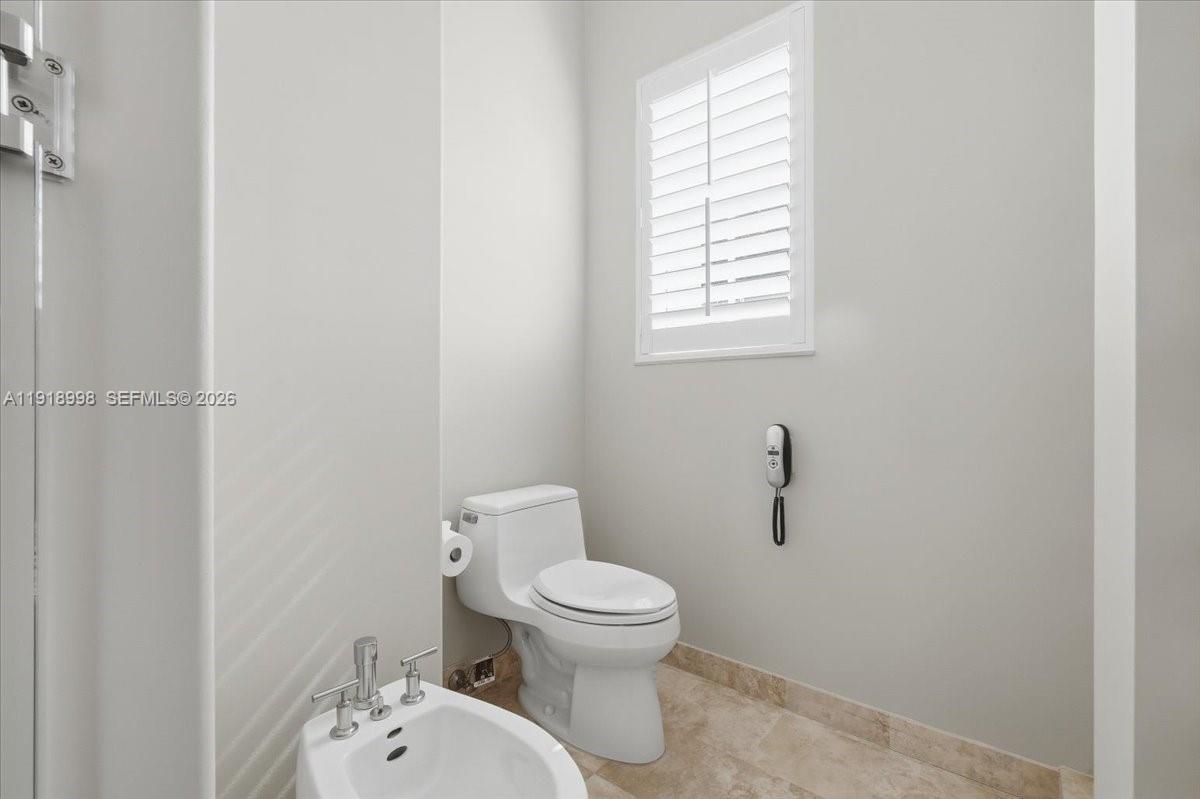 HARBOR VILLAGE - Residential