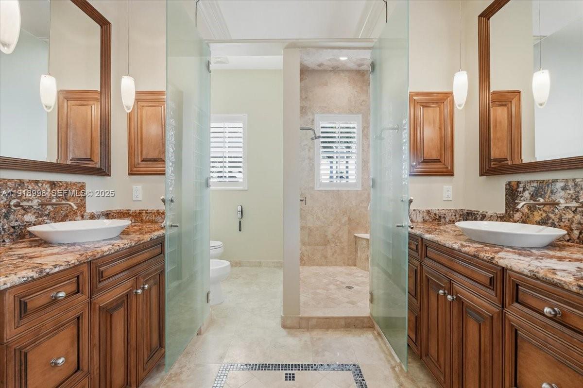 HARBOR VILLAGE - Residential