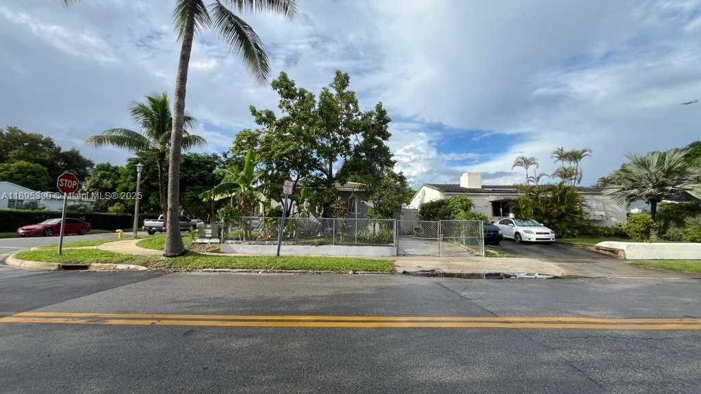 View photos, virtual tours, details... 2365 SW 21st Ave