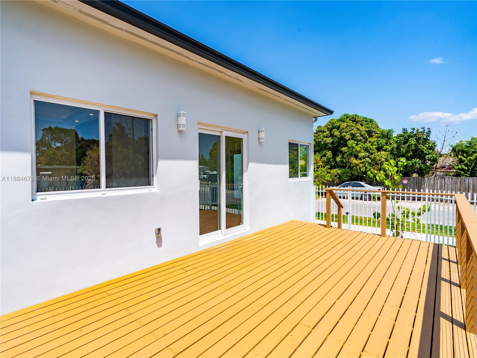 PINE TREE PARK - Residential Lease