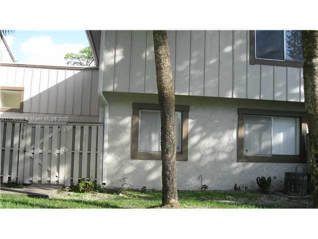 Rental Property at 5628 Nw 21st St 31-B, Lauderhill, Miami-Dade County, Florida - Bedrooms: 2 
Bathrooms: 2  - $1,850 MO.
