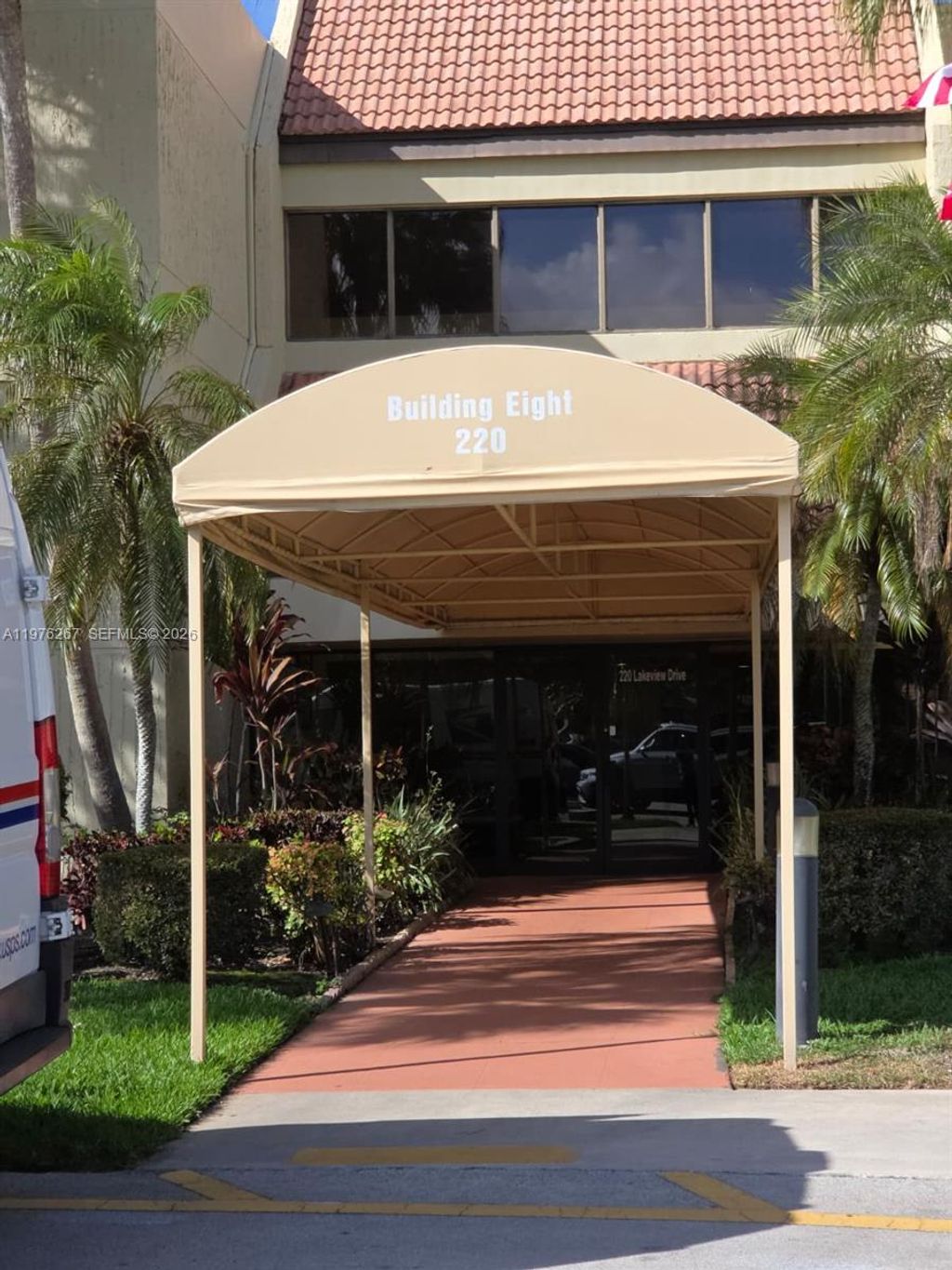 Photo of 220 Lakeview Dr #312, Weston, FL 33326 (MLS # A11976267)