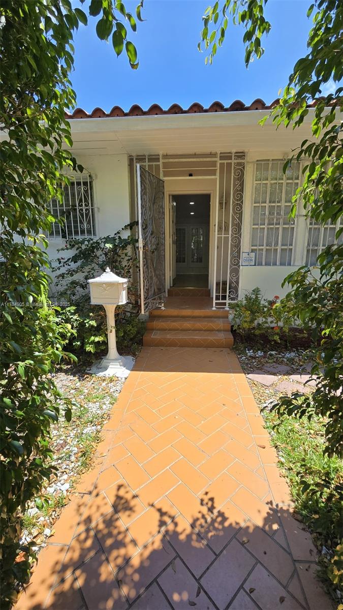 1901 Sw 2nd Ave, Miami, Broward County, Florida - 2 Bedrooms  
1 Bathrooms - 