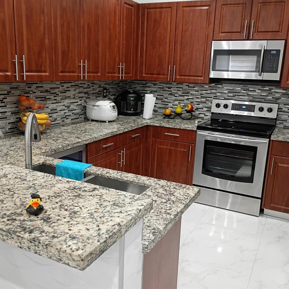 FONTAINBLEAU LAKES COURTY - Residential