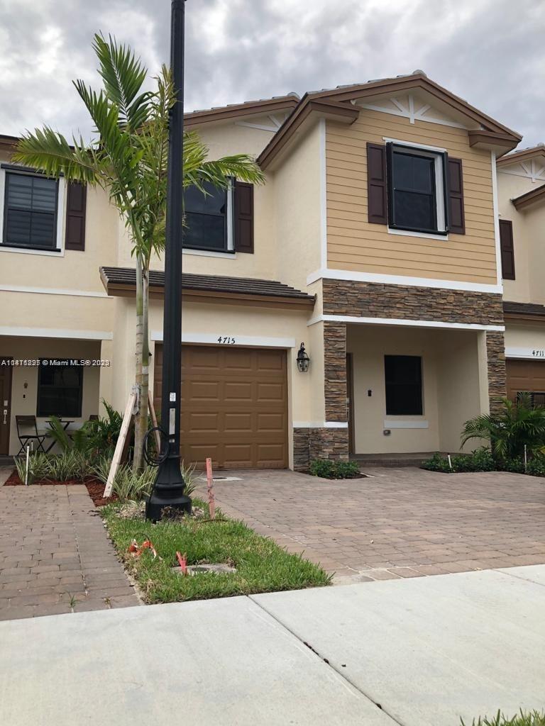 GREAT 3 BED 2 1/2 BATH TOWNHOUSE IN PALOMINO LAKES