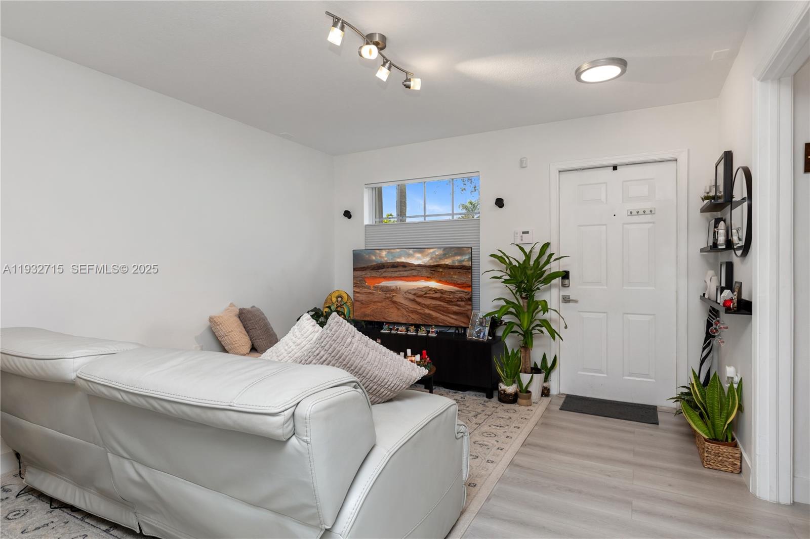 PEMBROKE ISLES 1 - Residential