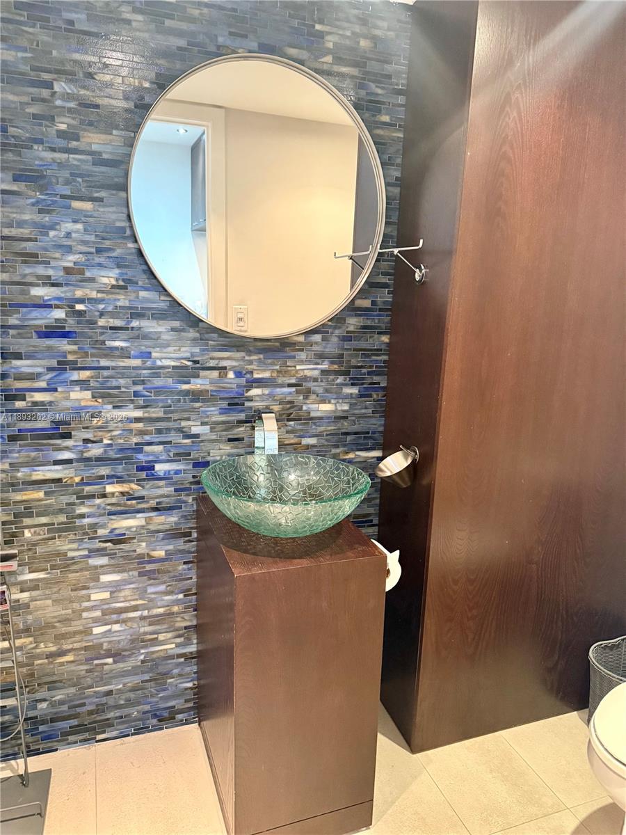 540 Brickell Key Dr 522